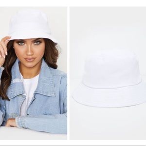 WHITE BUCKET HAT